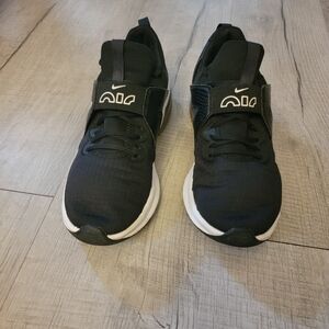Nike Women's Black Athletic Shoes